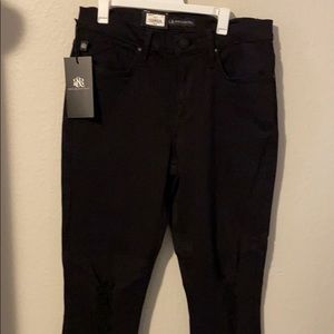 Women’s 10M Rock & Republic black distressed jeans